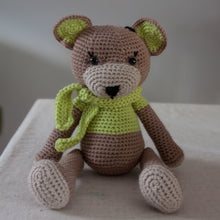 Last inn bildet i Galleri-visningsprogrammet, IAKKTA Bamse med cochleaimplantat (CI)