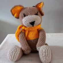 Last inn bildet i Galleri-visningsprogrammet, IAKKTA Bamse med cochleaimplantat (CI)