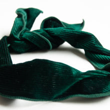 Last inn bildet i Galleri-visningsprogrammet, Twisty Hårbånd IAKKTA grønn høreapparat Kordkløyel