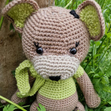 Last inn bildet i Galleri-visningsprogrammet, IAKKTA Bamse med cochleaimplantat (CI)