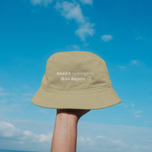 Last inn bildet i Galleri-visningsprogrammet, Bøttehatt med budskap: Snakk tydligere, ikke høyere