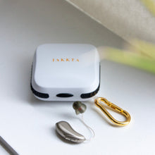 Last inn bildet i Galleri-visningsprogrammet, IAKKTA høreapparatetui - beskyttende oppbevaringsboks med karabinkrok